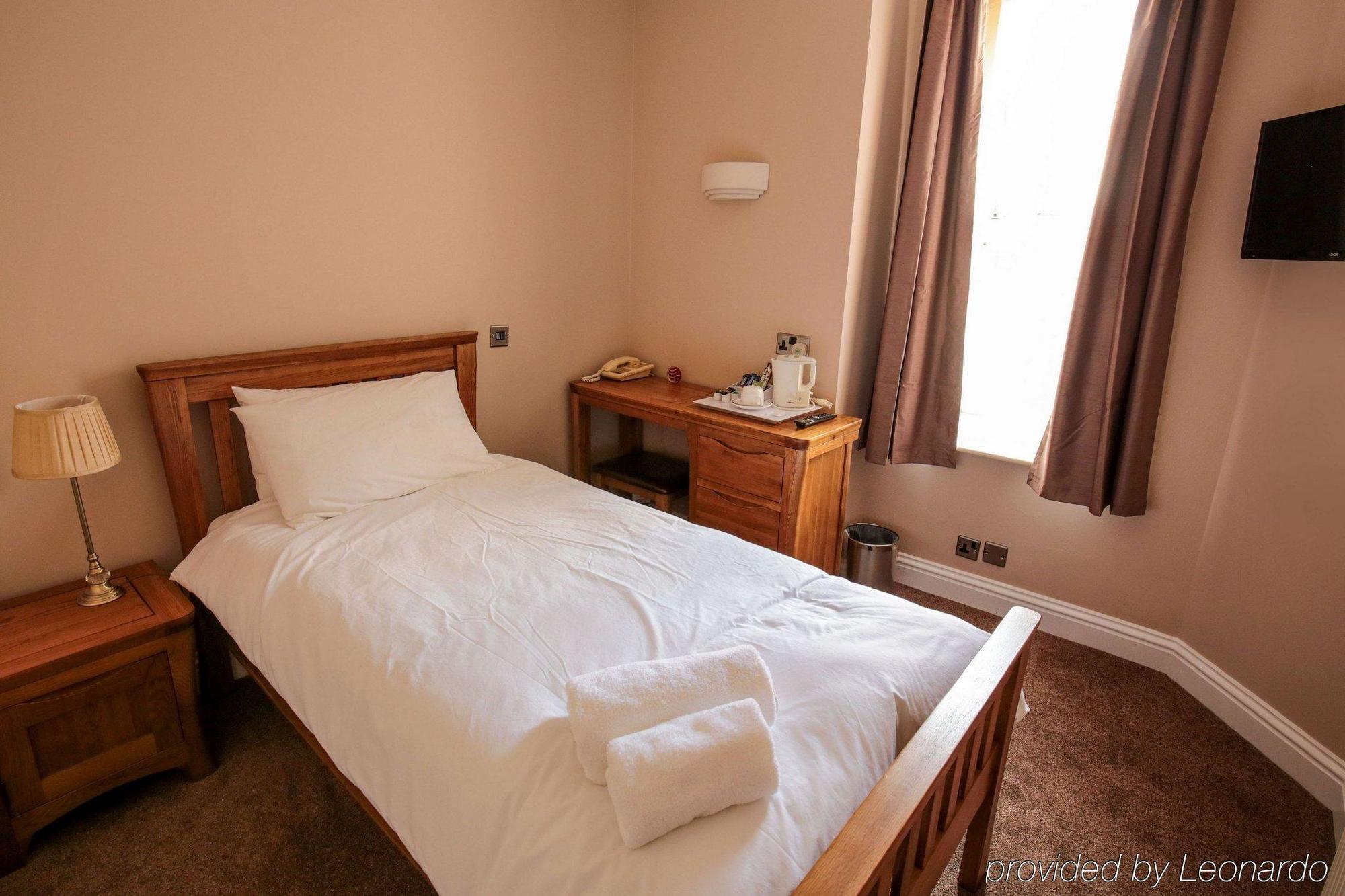 Fernbank Hotel Μπεϊσινγκστόουκ Εξωτερικό φωτογραφία