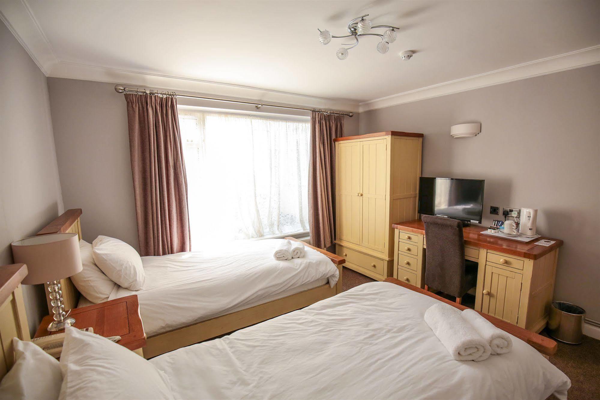 Fernbank Hotel Μπεϊσινγκστόουκ Εξωτερικό φωτογραφία